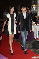 组图：张小燕黄子佼战金钟 纪念25年师徒情