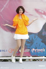 组图：郭静签唱会小秀舞技 最爱阳光型男 