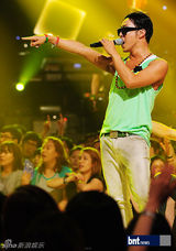 组图：HaHa等《尹道贤的Must》献热情舞台