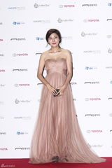 高清组图：元斌等闪耀大钟奖红毯 金慧秀等爆乳抢镜