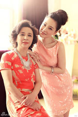 组图：孙宁与妈妈共出镜 母亲节大片显温情时刻