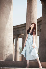 幻灯图：周逸涵抹胸长裙甜美可爱 散发青春气息