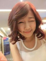 组图：黑涩会清纯女星狂野演出 脱衣入浴险走光