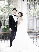 组图：韩球星赵在镇与美貌大提琴手新娘拍婚纱写真