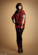 高清图：韩星金荷娜秋装广告曝光 自然清纯受青睐