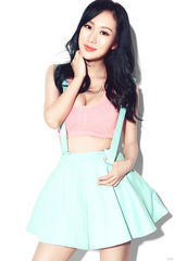 组图：刘一缇俏皮拍写真清新优雅秀蛮腰