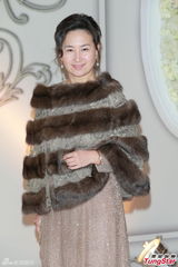 组图：汪圆圆婚礼甜蜜长吻 吴君如李嘉欣等到场