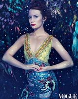 组图：“爱丽丝”米娅登杂志封面 风格奇幻艳丽