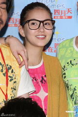 组图：萧亚轩昆凌等港台百位明星同台为公益开唱