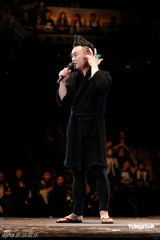 幻灯图：陈奕迅个唱雷人造型不断 否认与妻子离婚