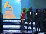 组图:Daft Punk法瑞尔夺最佳流行乐队 表演热单