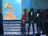 组图:Daft Punk法瑞尔夺最佳流行乐队 表演热单