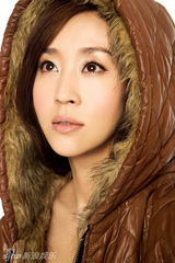 幻灯图：苗圃裸妆清爽自然 细腻肌肤显媚眼销魂