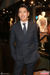 组图：周润发携妻恩爱亮相 瘦身明显否认厌食