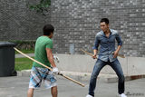 组图：李东学为电影新作练武 赤膊上阵秀肌肉