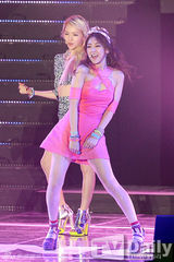 组图：朴宰范INFINITE等热唱PEPSI演唱会