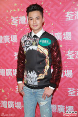 组图：杨怡罗仲谦现身拜年 坦承已见家长