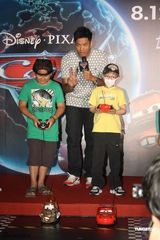 组图：范范黑人参加慈善首映 造人计划顺其自然