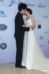 组图：六月李易完婚 李威林依晨担任伴郎伴娘