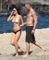 组图：梅根-福克斯现身夏威夷海滩比基尼秀身材