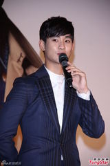 高清组图：金秀贤台湾会粉丝 帅气亮相讲台语