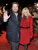 幻灯：皮特东京亮相 《天伦》两女星纵情相拥