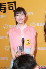 组图：AKB48渡边麻友访港大送飞吻 与粉丝握手