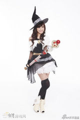 组图：翁滋蔓大眼酒窝性感写真