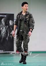 组图：SJ利特演歌舞剧激动飙泪 池贤宇亮相