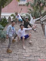 组图：温拿五虎重现当年半裸写真 四月澳门开唱