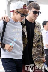 组图：SuperJunior等偶像赴土耳其开唱亮相机场