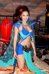 组图：探班《肉蒲团》 两艳星爆乳出镜风骚妖娆