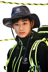 高清组图：韩星金秀炫运动品牌写真绽放柔情微笑