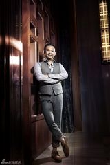 组图：型叔姜武居家大片 闲适自然展多面魅力