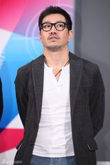 高清组图：《3D肉蒲团》见面会 雷凯欣深V短裙亮相