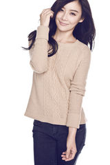 组图：袁姗姗甜美写真曝光 粉裙性感笑容别具魅力