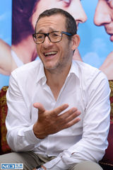 组图：对话丹尼伯恩 拍戏撞烂保时捷的感觉很爽