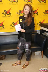 组图：容祖儿宣传新专辑 笑言演唱会底线低