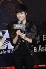 组图：《血滴子》上末日档 李宇春被封睡神