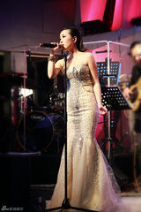 组图：崔子格北京演唱会落幕 造型暗黑叛逆