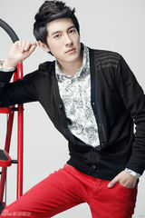 组图：季肖冰曝时尚写真 帅气迷人显型男本色