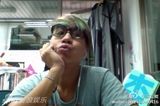 台歌手李立崴微博生前照 爱萌犬自侃酷似梁家辉