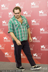 高清组图：《米拉尔》亮相 导演朱利安携妻子亮相