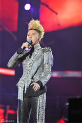 组图：中国好声音南宁巡演激情放歌 引万人合唱