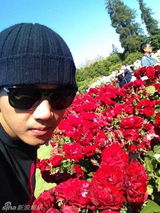 组图：范范美国拍MV展文艺范 黑人掌镜温馨