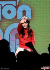 组图：CRAYON POP香江演唱继续卖萌