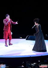 组图：叶德娴献唱见好就收 尾场开唱致敬张国荣