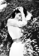 组图：许晴欧洲写真集曝光 妩媚风格显典雅气质