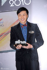 组图：刘心悠低胸晚装性感抢镜 周秀娜圣诞赶拍新片