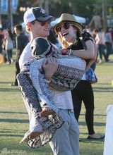 组图：罗伯茨侄女艾玛性感旧照 身高仅1.55米